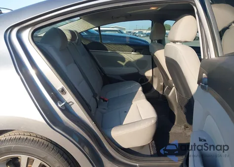 2018 Hyundai Elantra Value Edition z USA, uszkodzony, nr VIN 5NPD84LF8JH344729